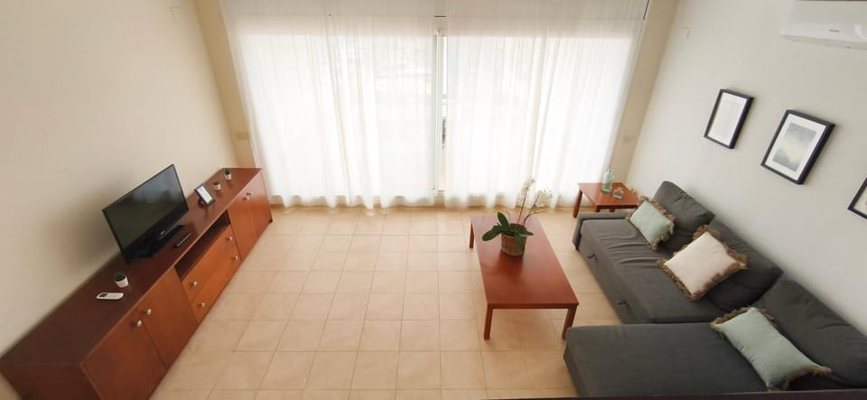 Communal lounge/ TV room, TV and multimedia, Living room