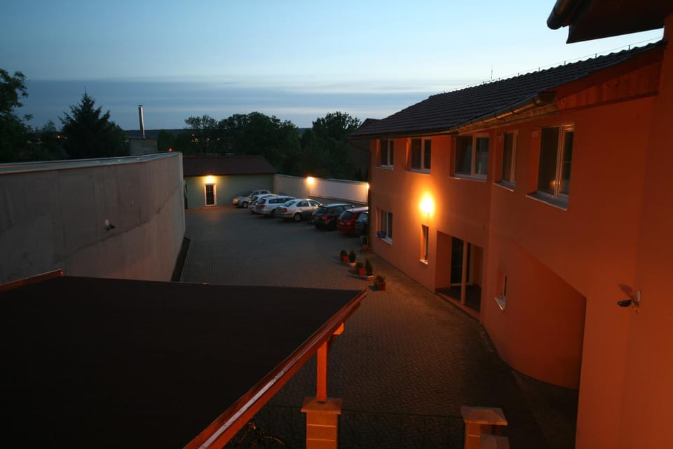 Property building, Facade/entrance, Balcony/Terrace, Parking, locker