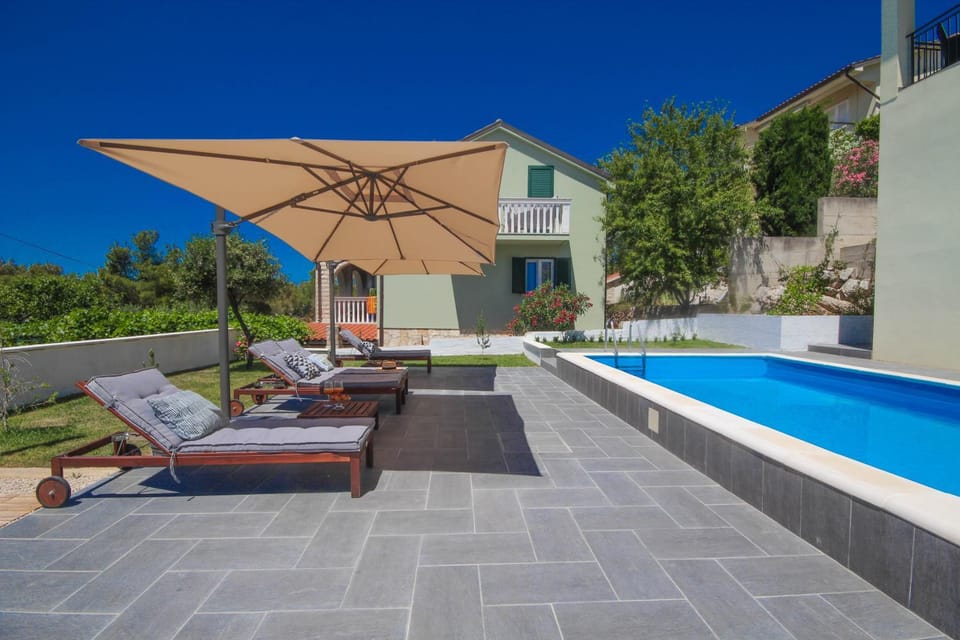 Patio, Garden view, Swimming pool, sunbed