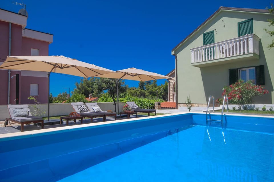 Garden, Swimming pool, sunbed