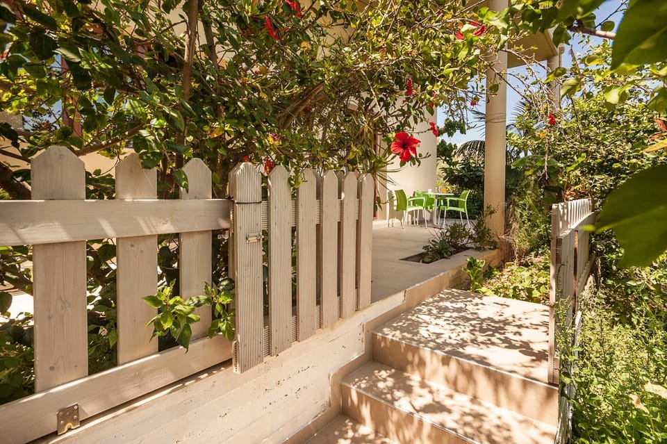 Facade/entrance, Garden, Balcony/Terrace