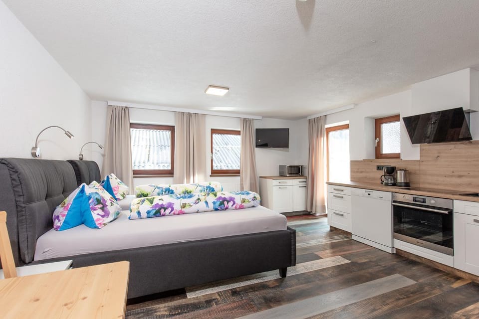 Kitchen or kitchenette, Living room, Bedroom