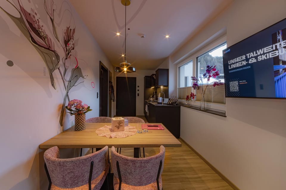 Seating area, kitchen