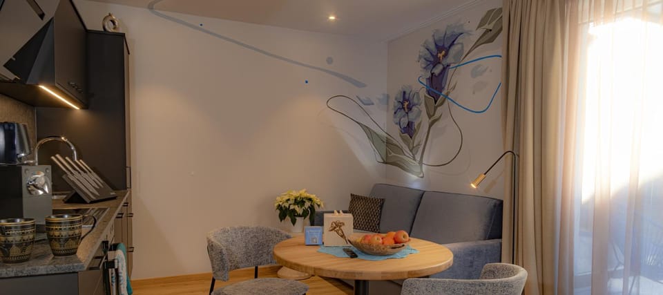 Seating area, kitchen