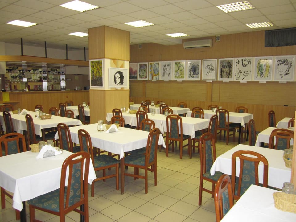 Restaurant/places to eat, Restaurant/places to eat