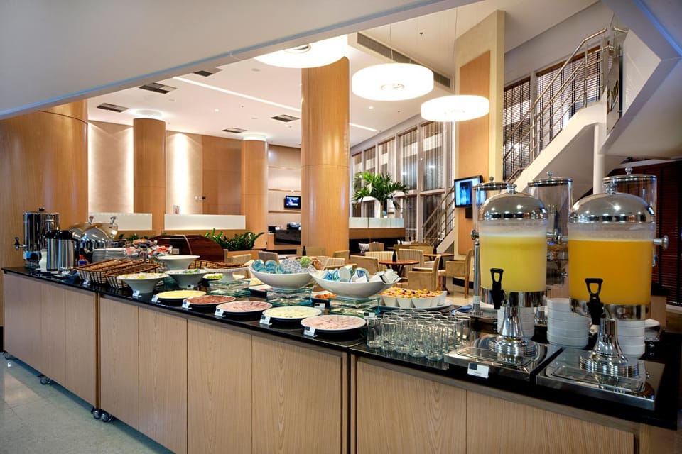 Restaurant/places to eat, Buffet breakfast