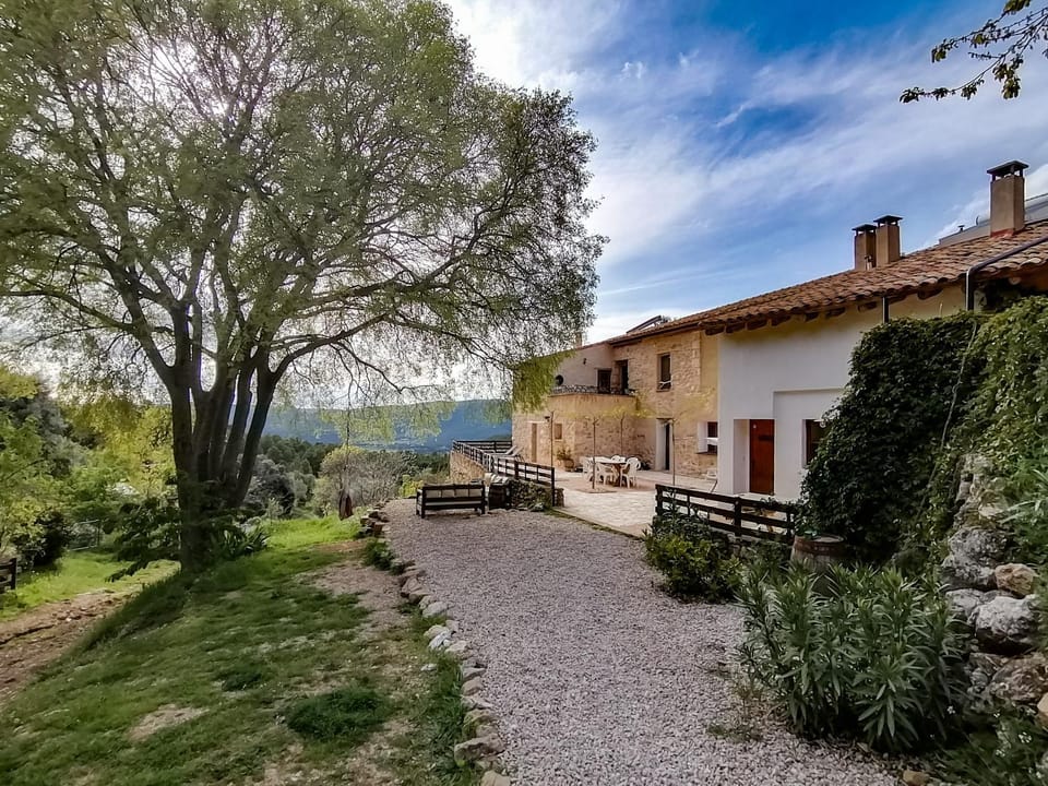 Property building, Facade/entrance, Day, Natural landscape, Garden, Balcony/Terrace, Garden view