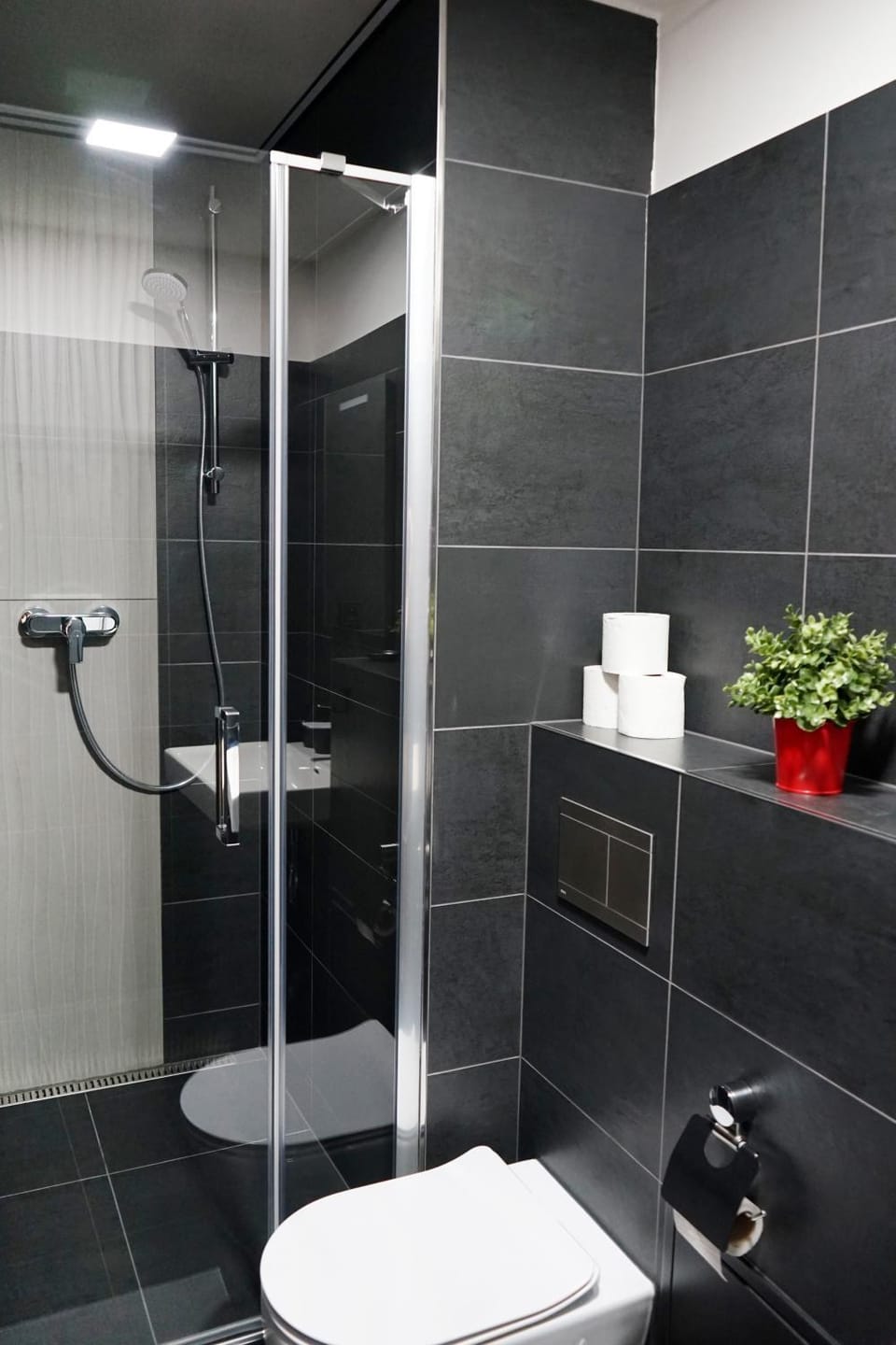 Shower, Toilet, Bathroom, towels
