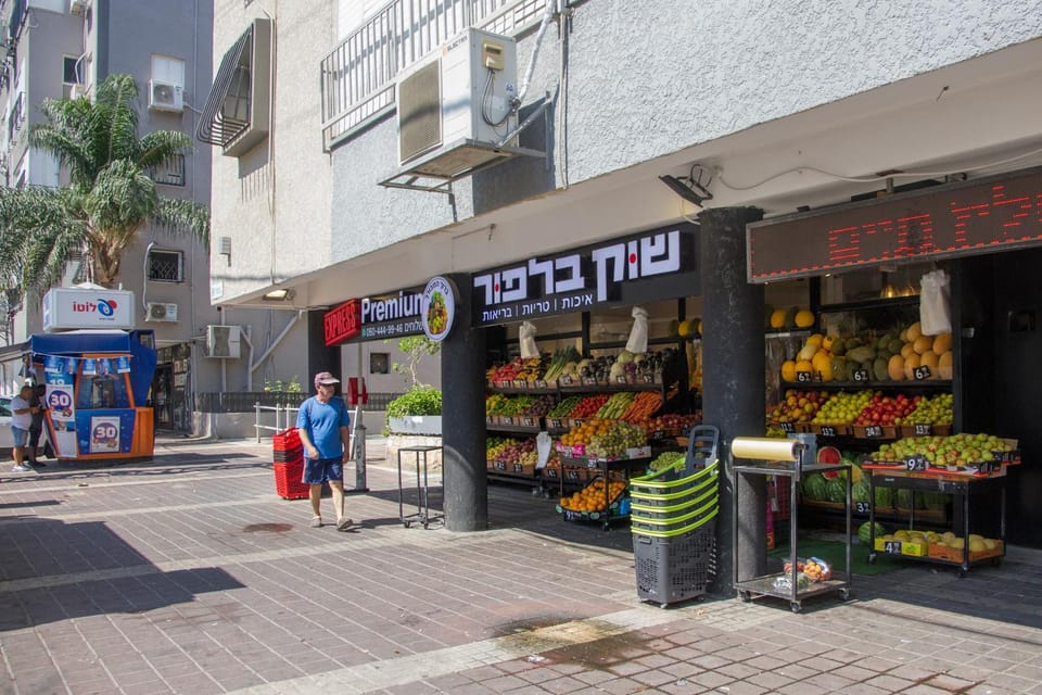 Neighbourhood, Supermarket/grocery shop