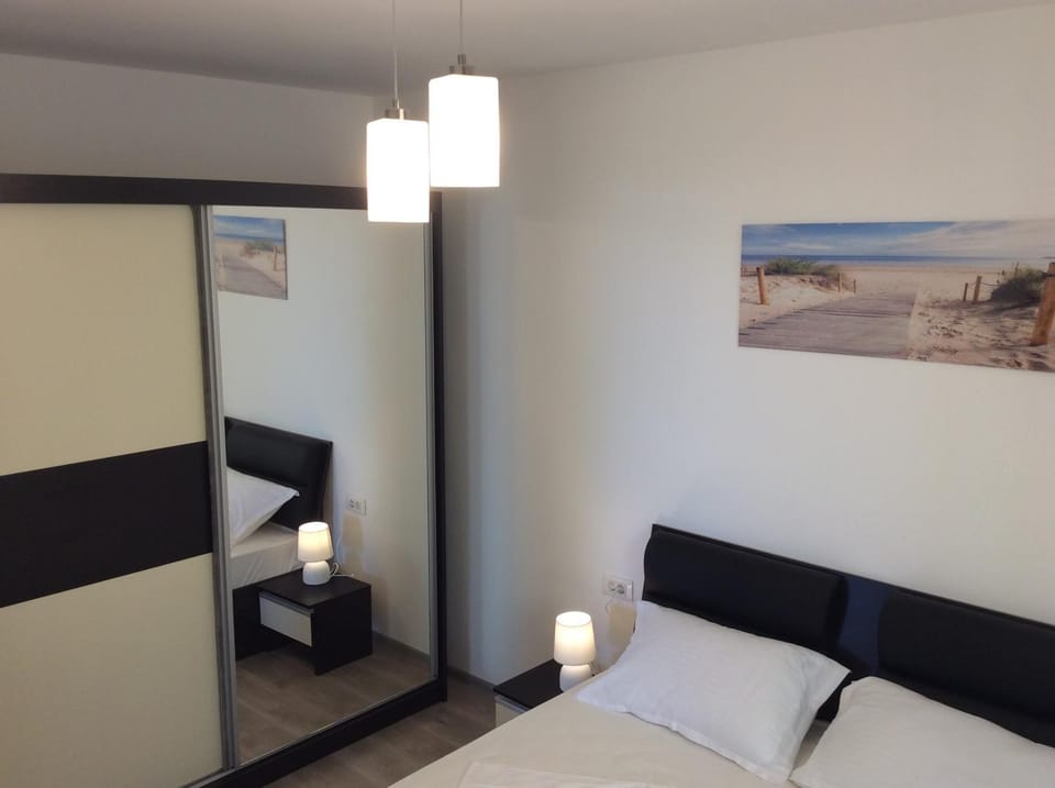 Bluewaves Apartment Mamaia Nord Apartment in Constanța County