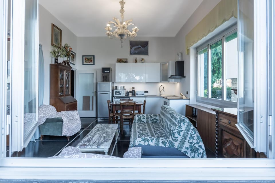 Photo of the whole room, Dining area, Lunch, kitchen