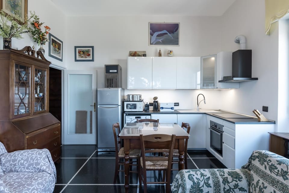 Kitchen or kitchenette, Photo of the whole room, Dining area, Lunch, stove, kitchen, kitchen