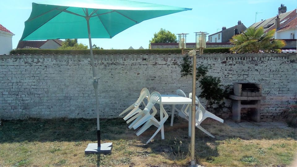 Property building, BBQ facilities, Garden