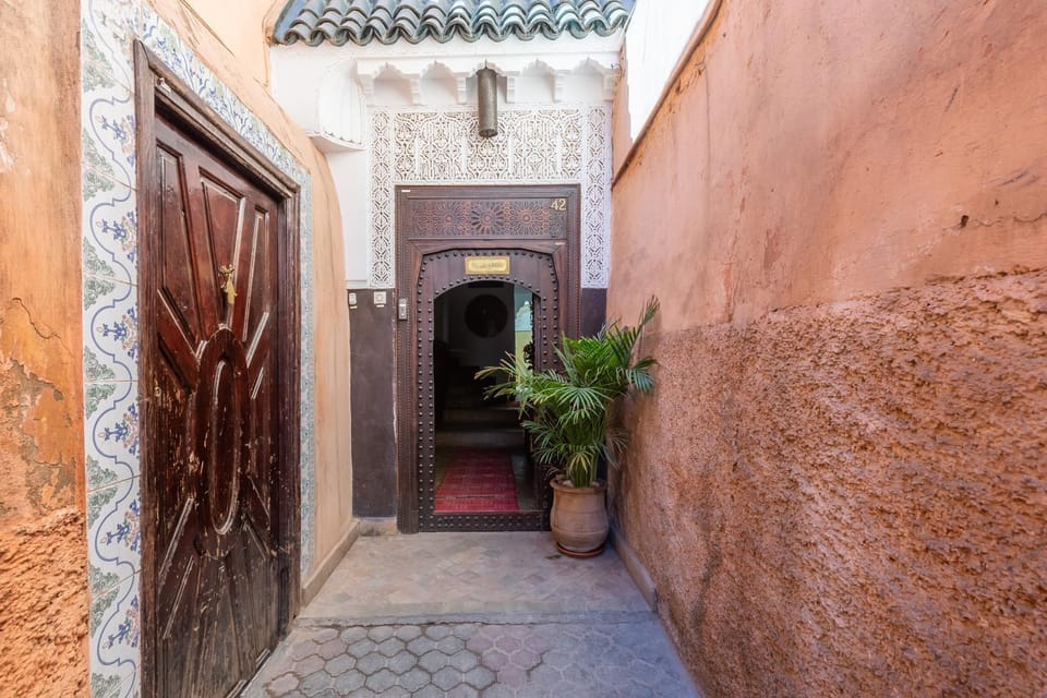 Property building, Facade/entrance
