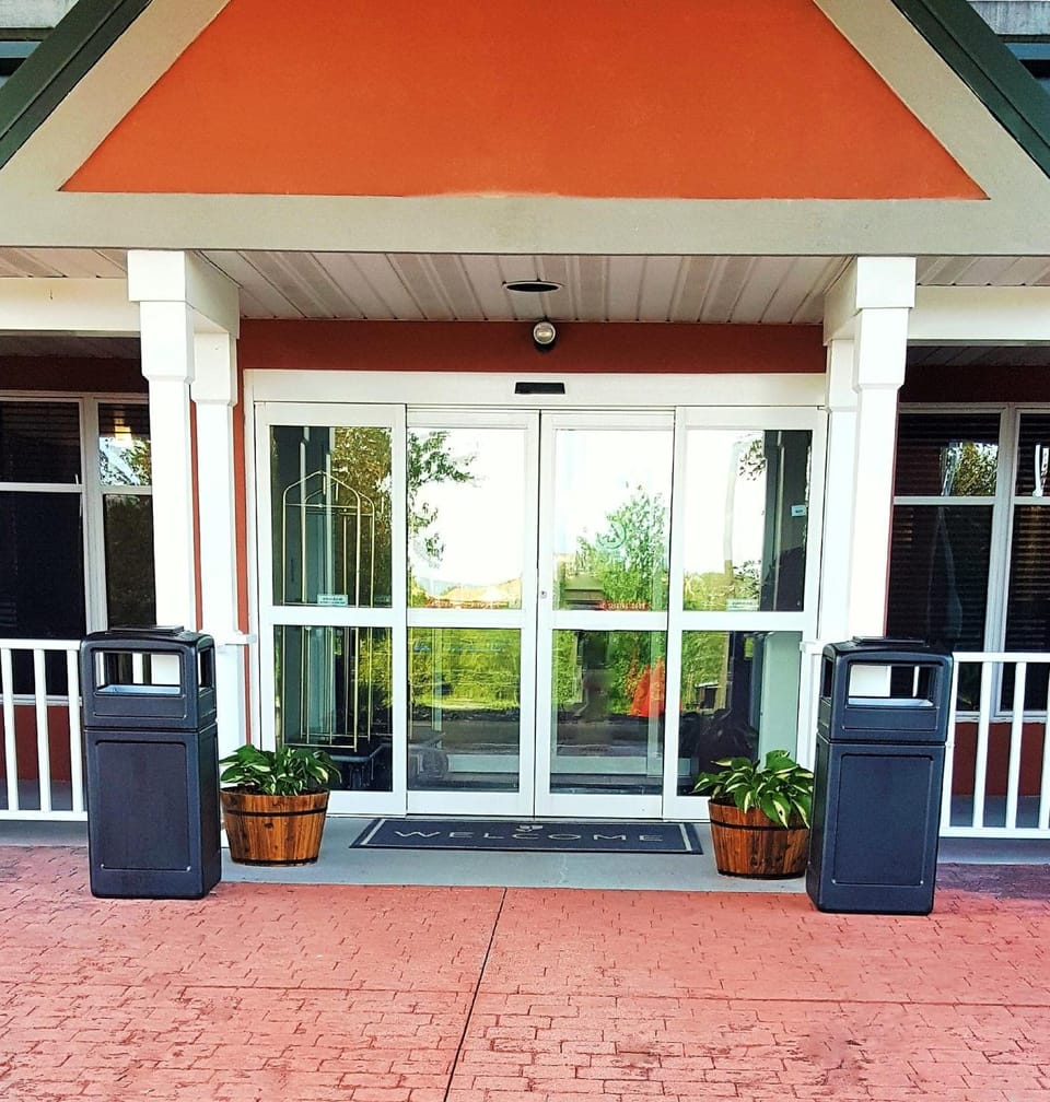 Facade/entrance
