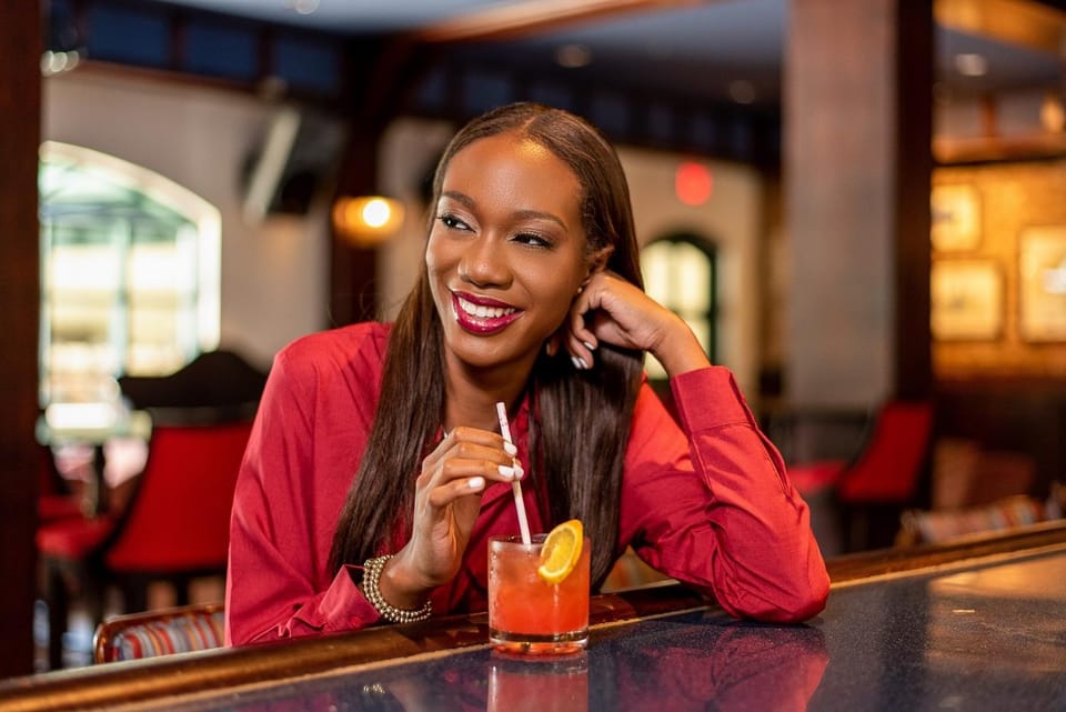 Restaurant/places to eat, Lounge or bar