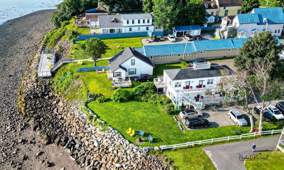 Property building, Sea view, Parking