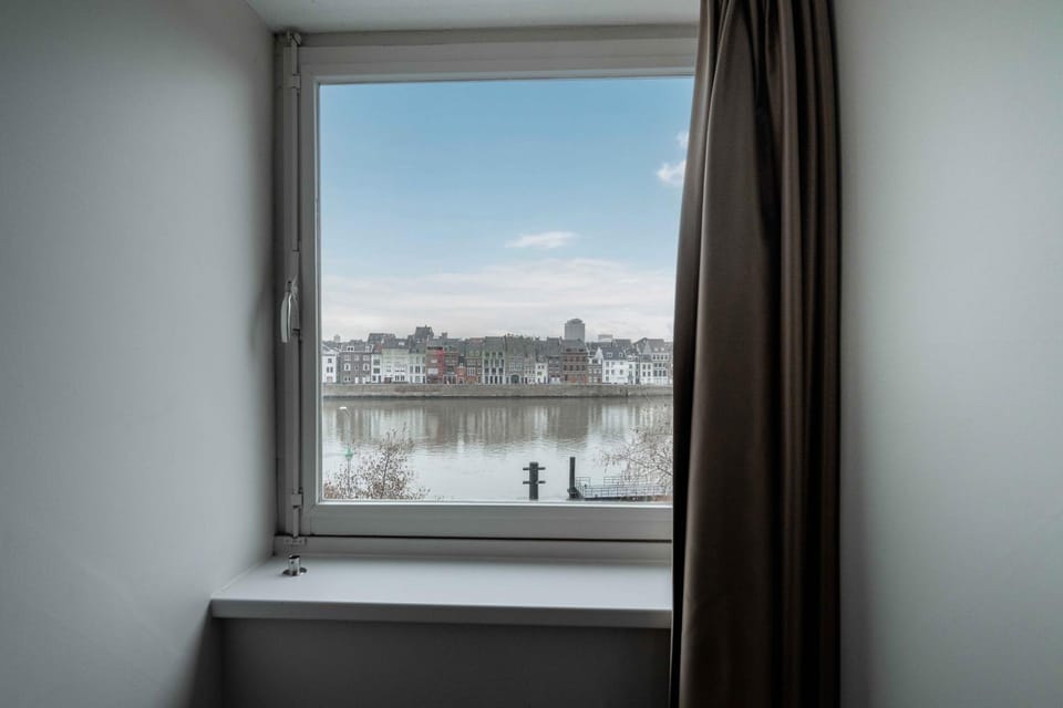 Bedroom, River view