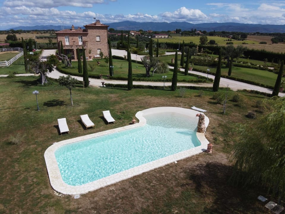 Spring, Day, Natural landscape, Bird's eye view, Summer, Swimming pool, Swimming pool, young children, older children, Family
