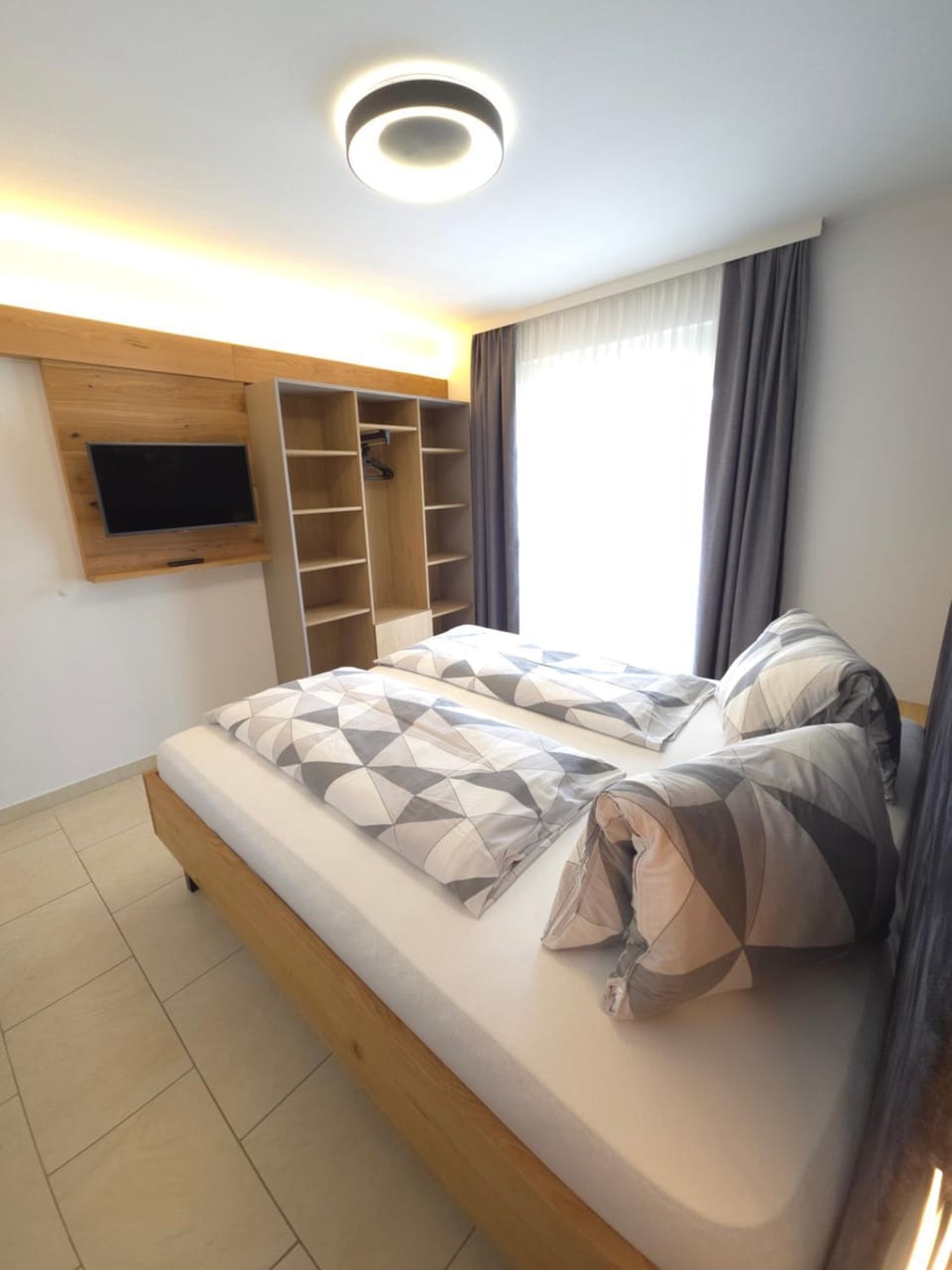 Bed, TV and multimedia, Photo of the whole room, Bedroom, wardrobe