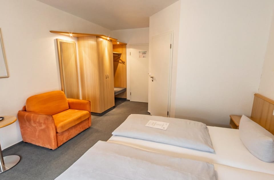 Photo of the whole room, Seating area, wardrobe