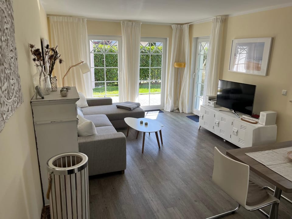 Villa Carpe Diem,Whg 1 Apartment in Zingst