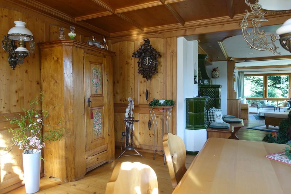 Dining area, Area and facilities