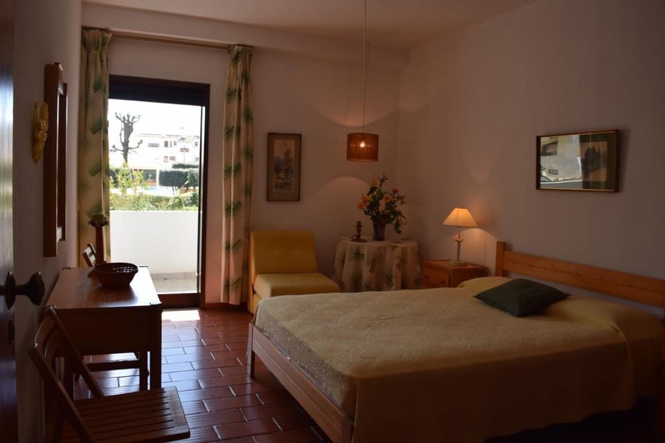 Apartamento T2 com Piscina e Wifi a 350 metros da Praia Apartment in Olhos de Água