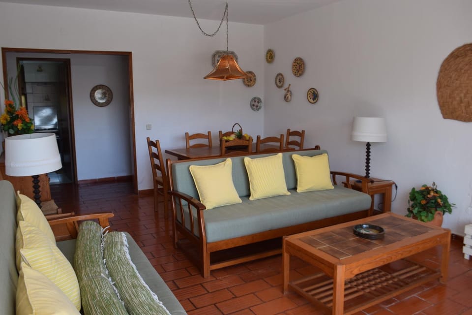 Apartamento T2 com Piscina e Wifi a 350 metros da Praia Apartment in Olhos de Água