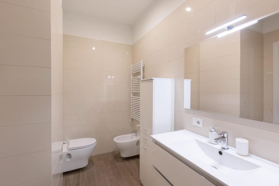 Shower, Toilet, Bathroom, bidet, towels