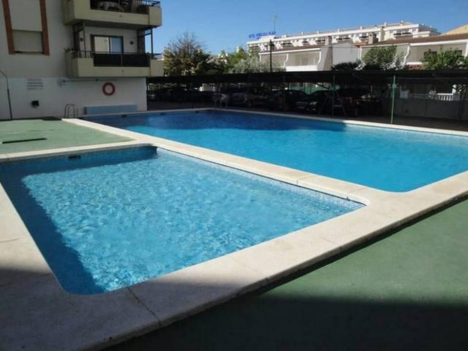 Swimming pool, Swimming pool