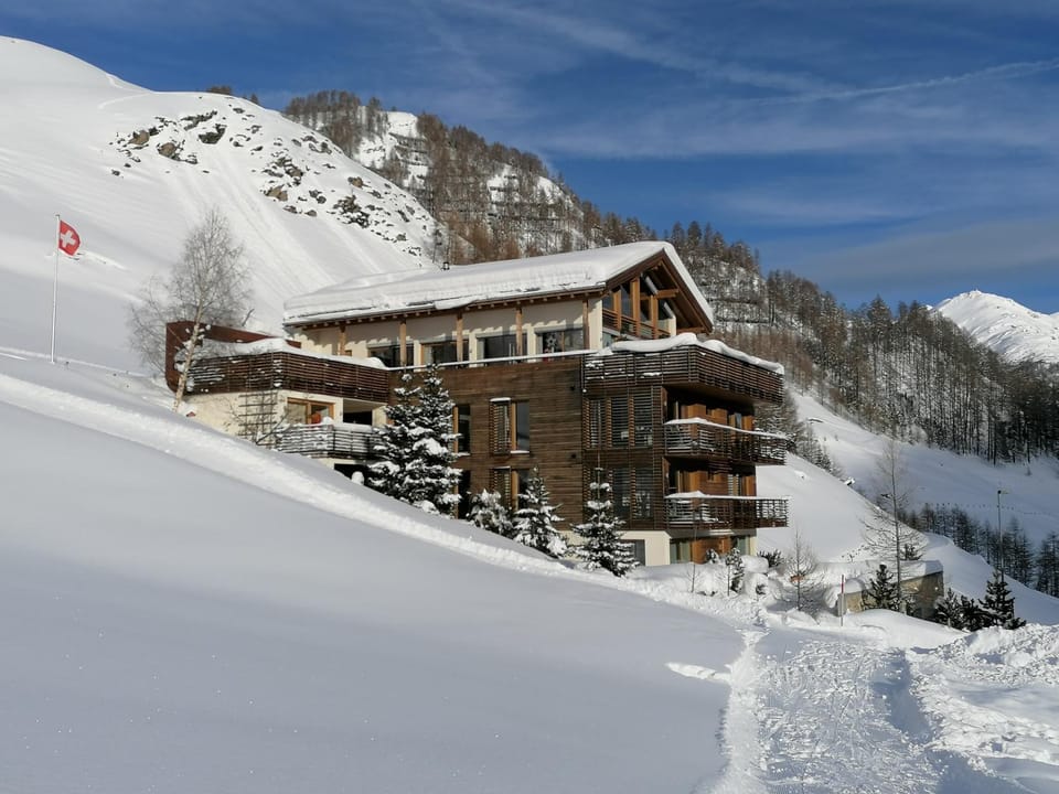 Property building, Facade/entrance, Winter