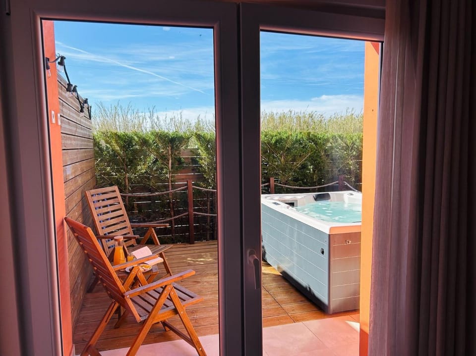 Patio, Day, Natural landscape, Hot Tub, View (from property/room), Balcony/Terrace, sunbed