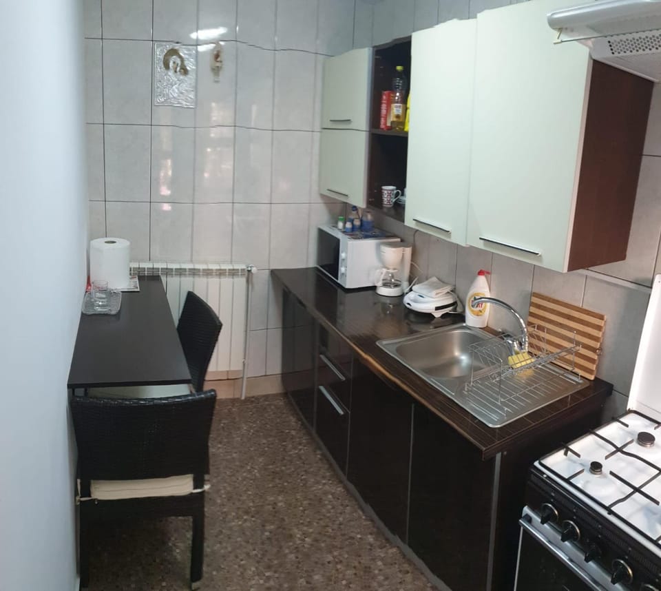 Coffee/tea facilities, oven, toaster