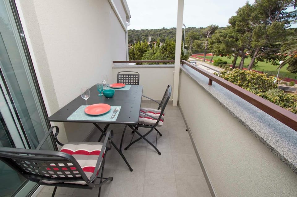 View (from property/room), Balcony/Terrace, Garden view