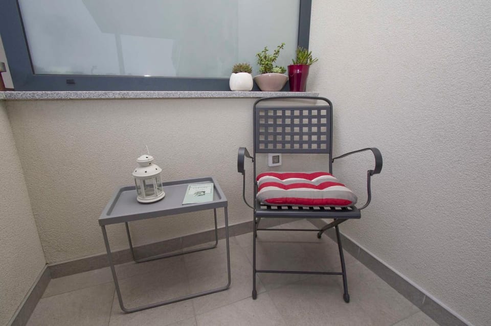 View (from property/room), Balcony/Terrace, Garden view