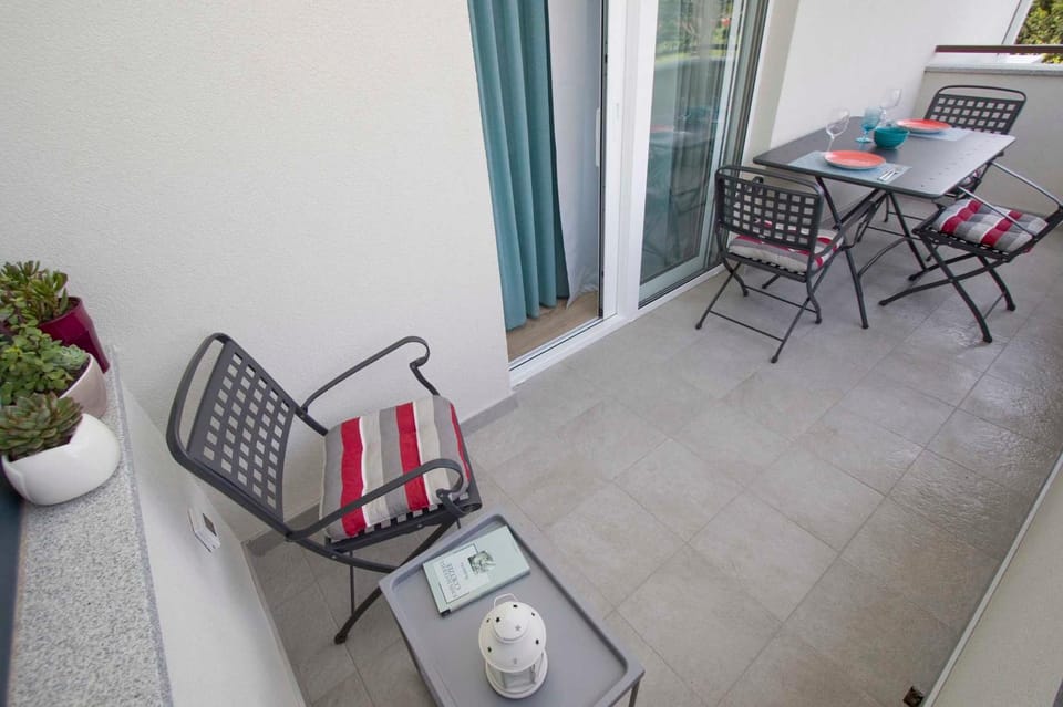 View (from property/room), Balcony/Terrace, Garden view