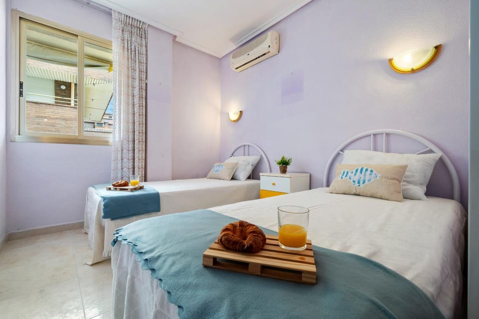 Bed, Photo of the whole room, Bedroom, air conditioner