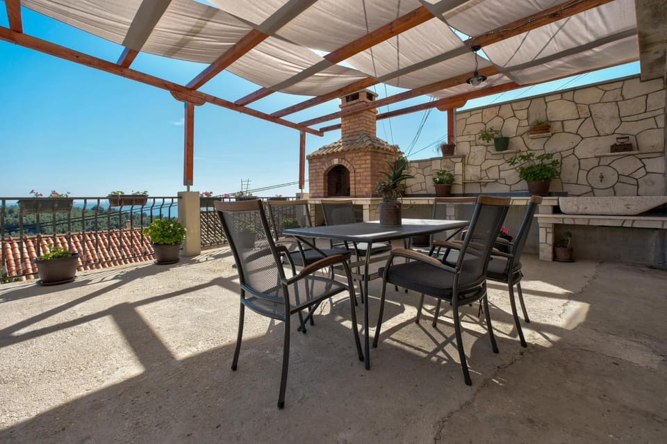 Stone House Biskup Apartment in Dubrovnik-Neretva County