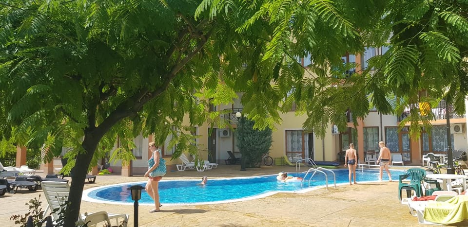 Swimming pool, Swimming pool