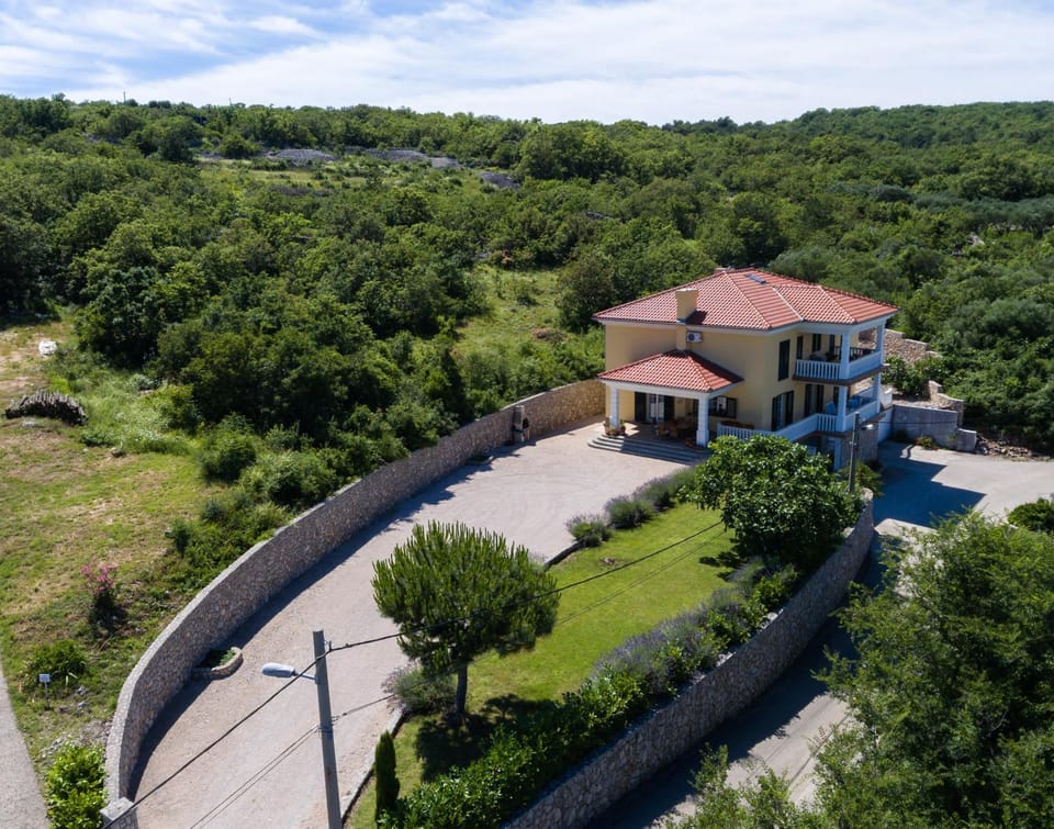 Natural landscape, Bird's eye view, Balcony/Terrace, Garden view, Landmark view, Street view