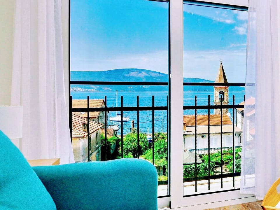 View (from property/room), Living room, Mountain view, Sea view