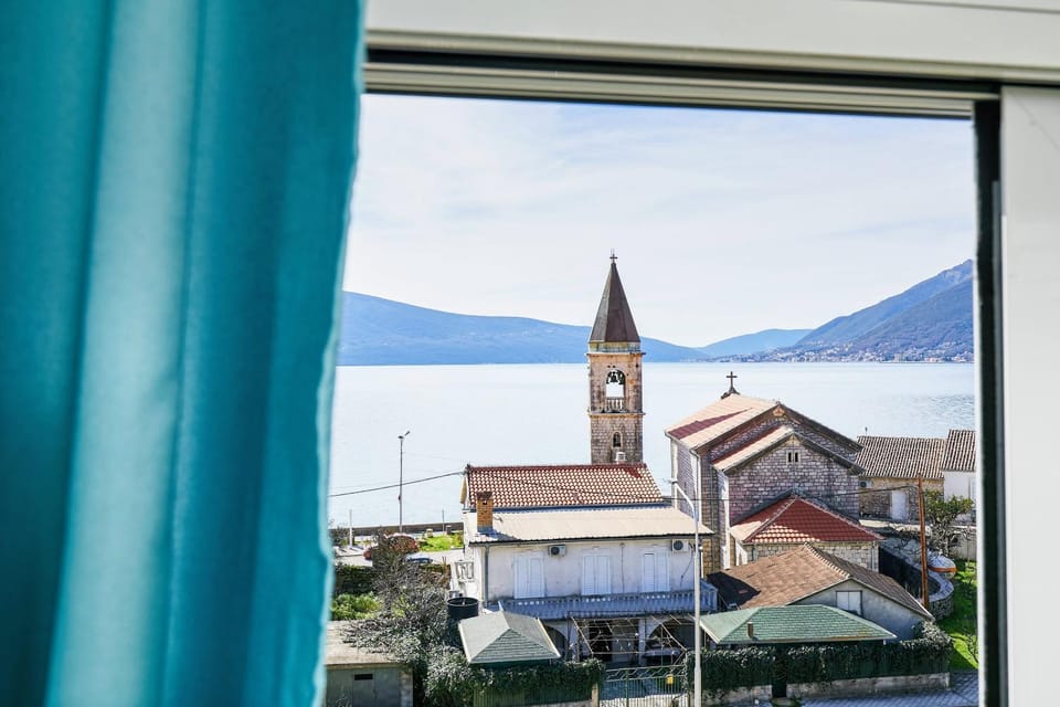 Nearby landmark, Neighbourhood, Mountain view, Sea view
