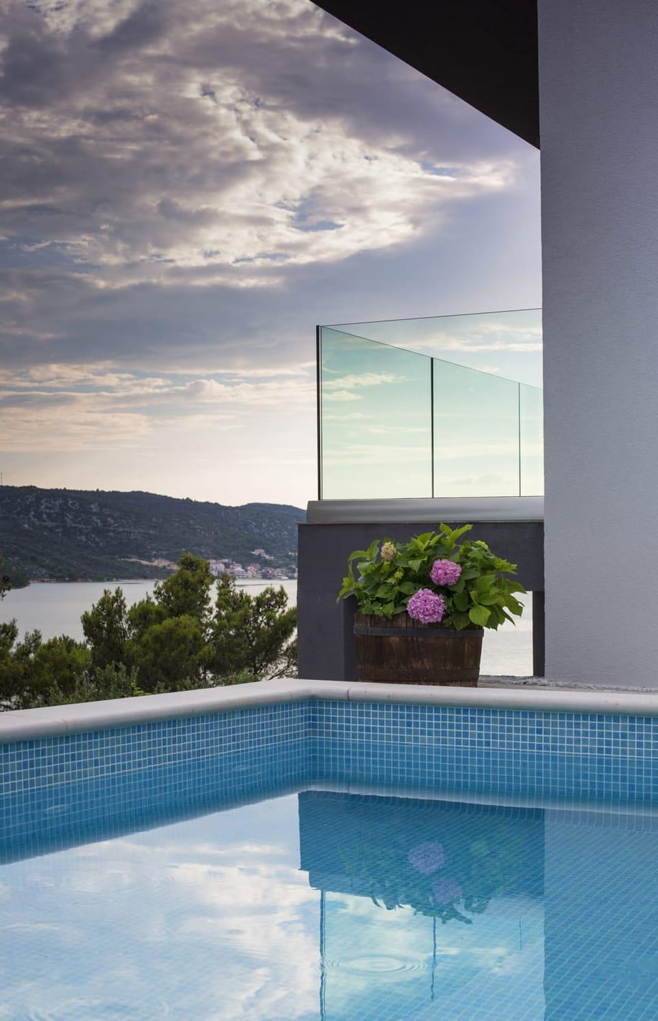 Balcony/Terrace, Mountain view, Sea view, Swimming pool, Swimming pool
