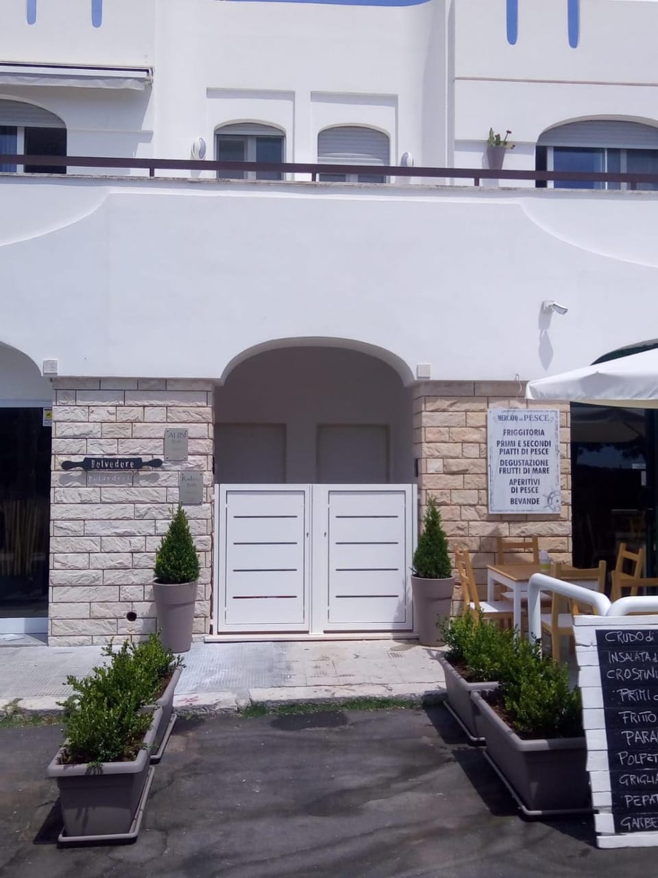 Facade/entrance
