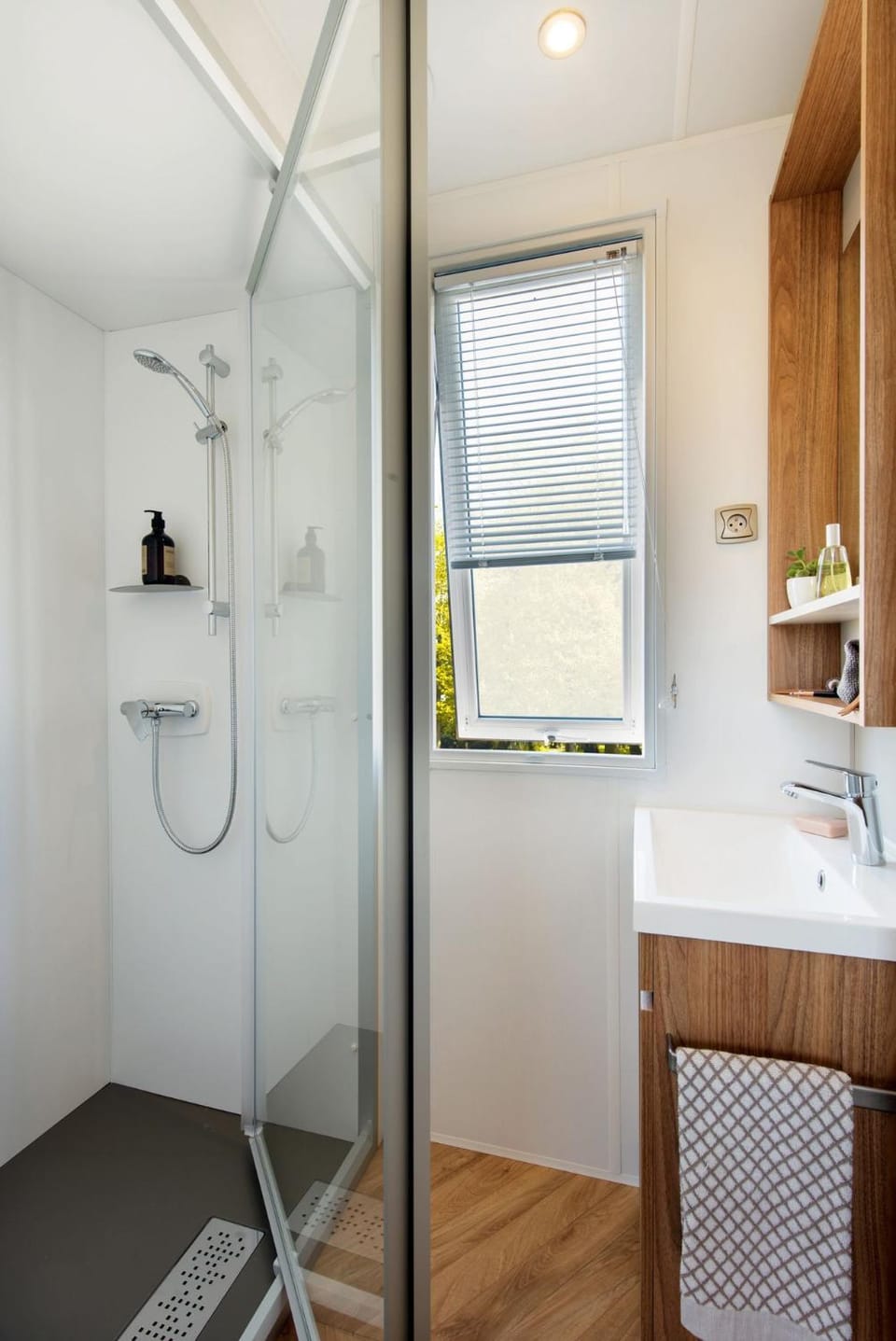 Bathroom, Photo of the whole room