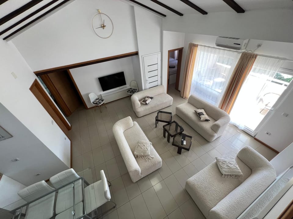 TV and multimedia, Balcony/Terrace, Living room, Seating area, Dining area, air conditioner