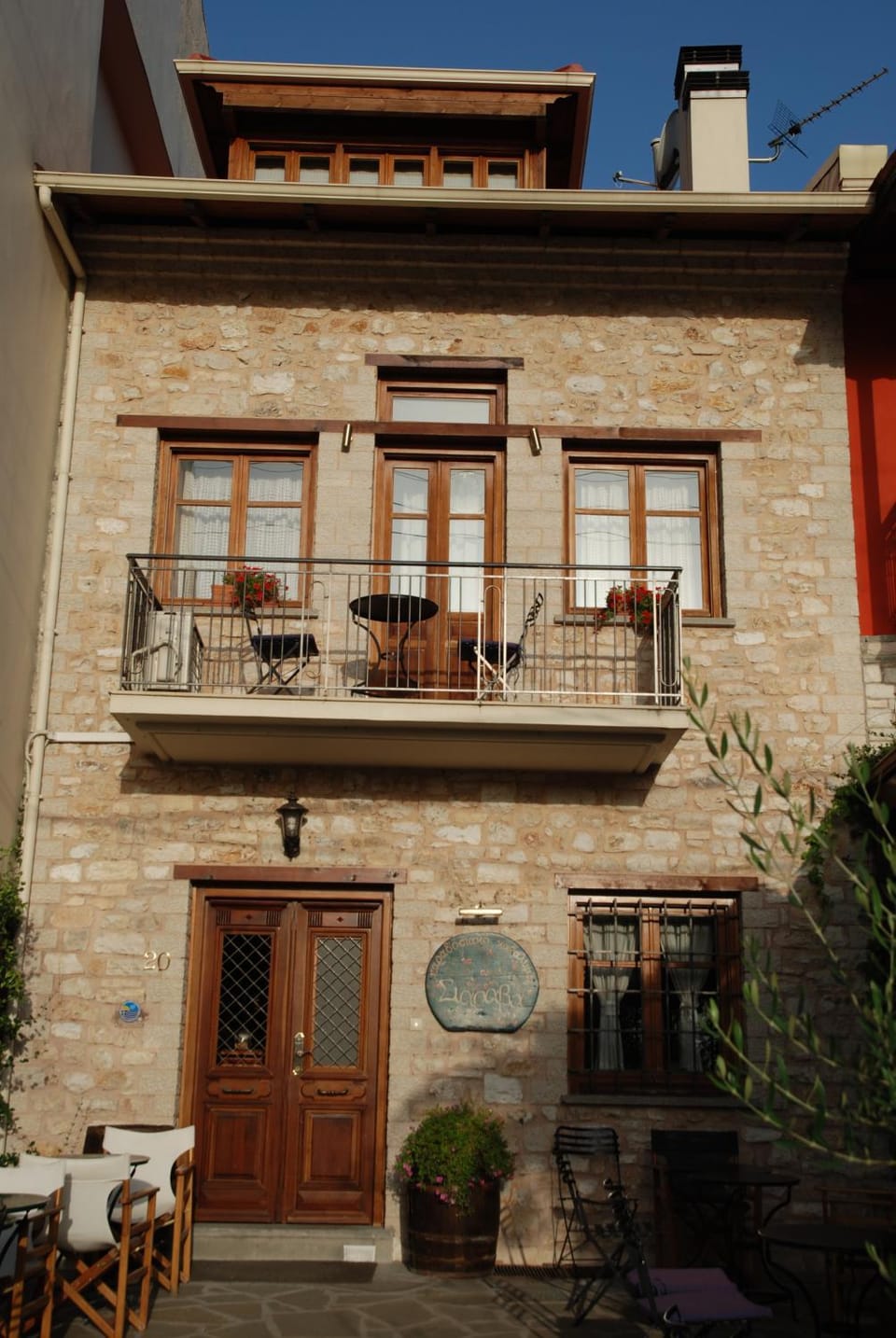 Facade/entrance
