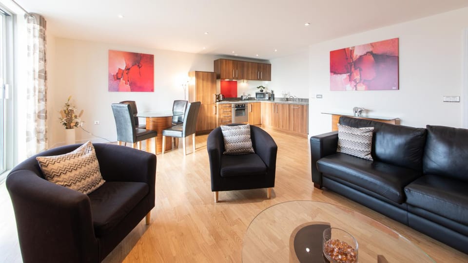 Kitchen or kitchenette, Living room, Seating area, Dining area, kitchen