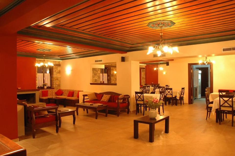 Restaurant/places to eat, Lounge or bar